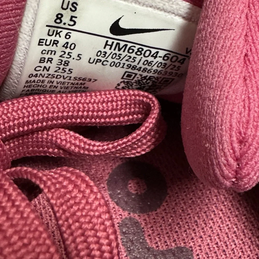 Nike Vomero 18 Sweet Beet/Bordeaux HM6804-604 Running Shoes Women's Size 8.5